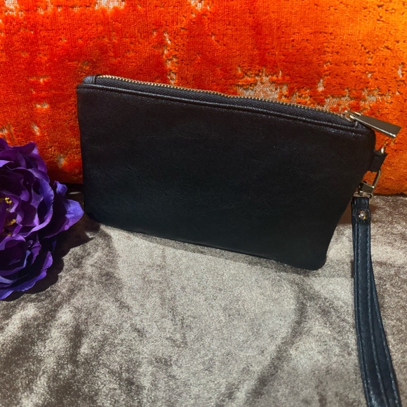 EXPRESS Leather Animal Print Wristlet Bag - Picture 2 of 11